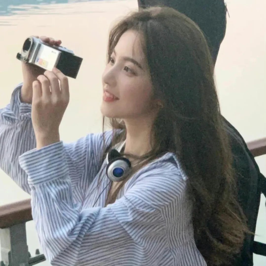 是女儿是妈妈 海报